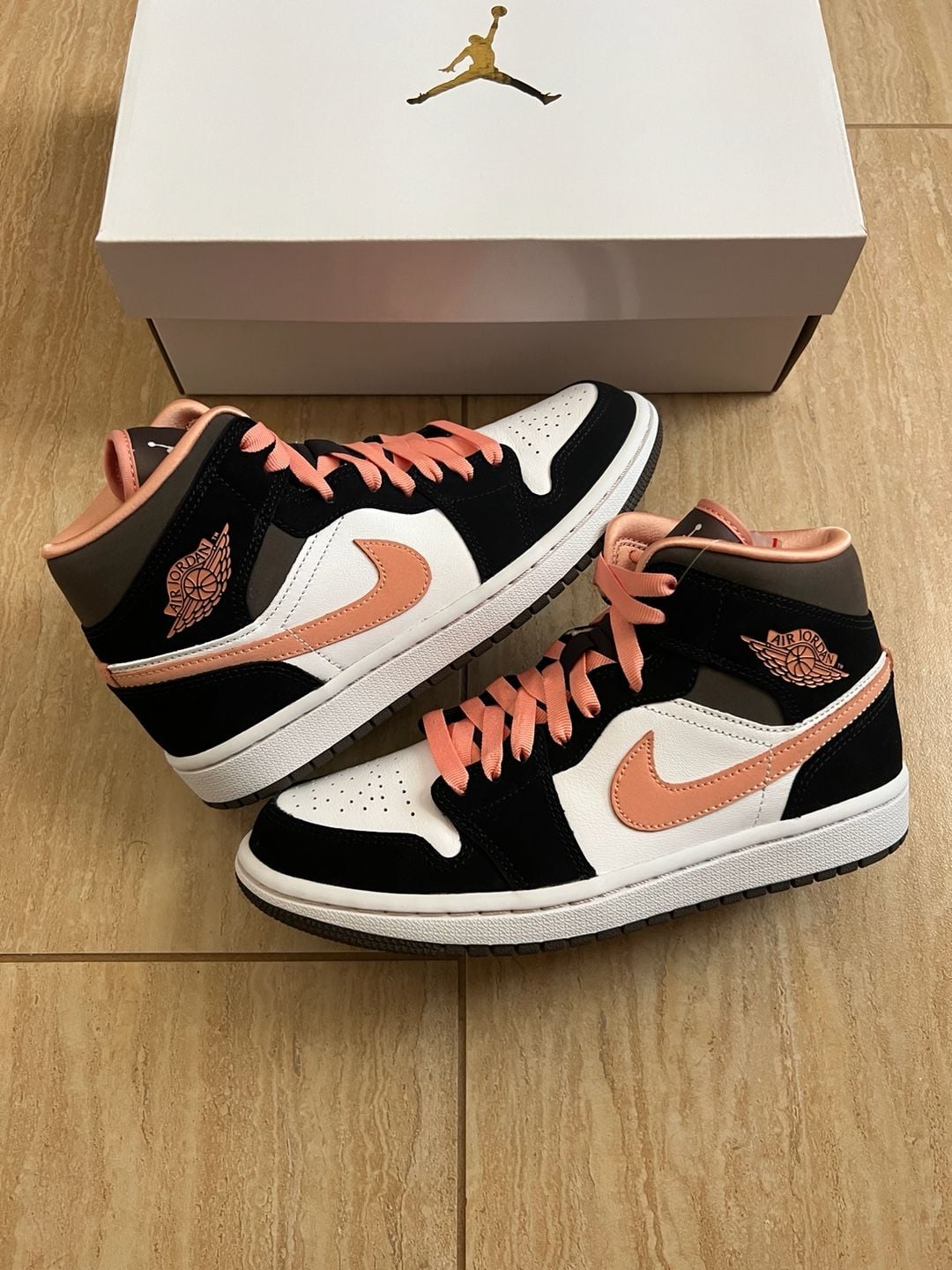 Jordan Air Jordan 1 Mid Se Apricot Agate Women's Size 8.5